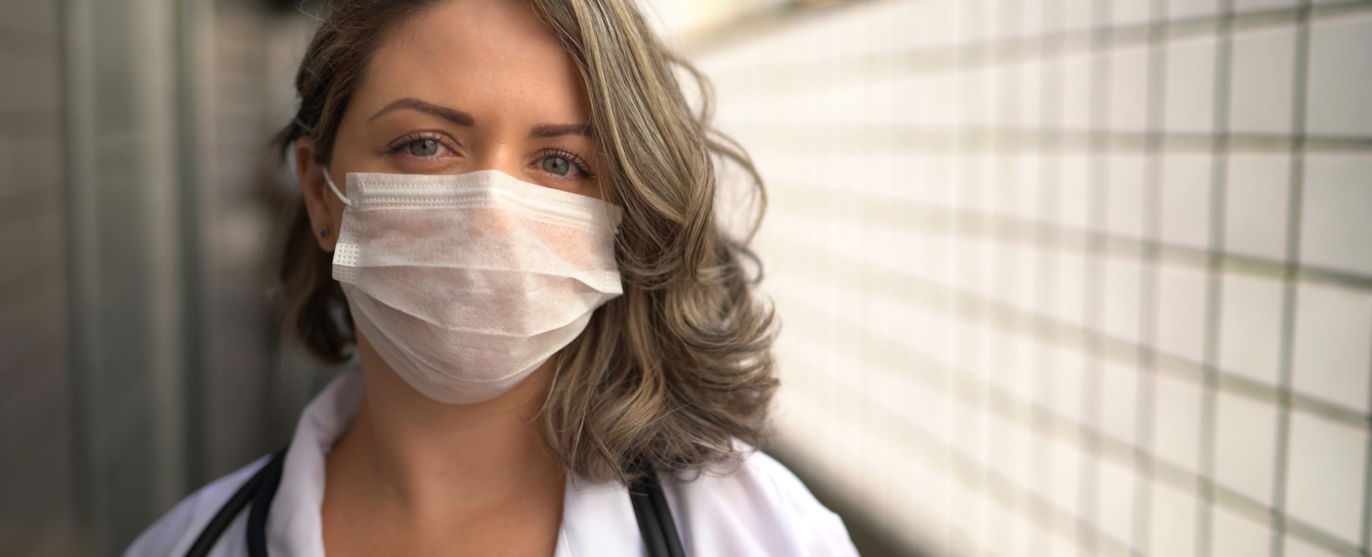 Legittima la richiesta di equiparazione del trattamento economico e conseguente riconoscimento dei benefici economici per l’attività straordinaria prestata dai medici specializzandi per l’emergenza Covid-19.